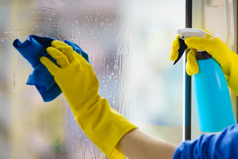 Window-cleaner-Melbourne-washing-glass